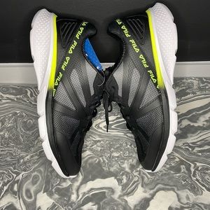 NWT Fila Memory Cryptonic 9 Running Shoes - Men Size 13